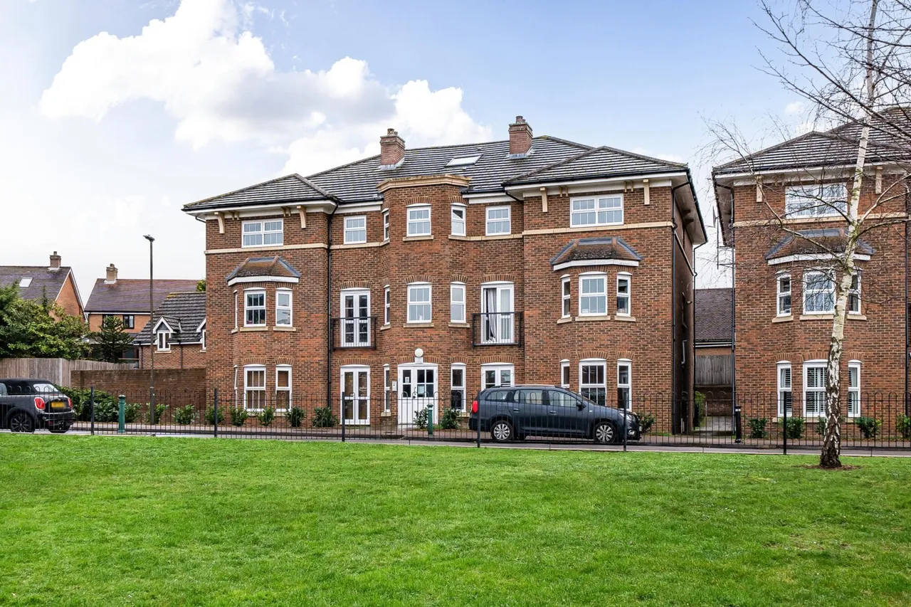 3 bed flat for sale, Gardenia Road, BR1