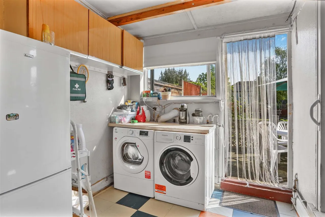 Park Road, Cheam Village, SM3 8PY, photo 9
