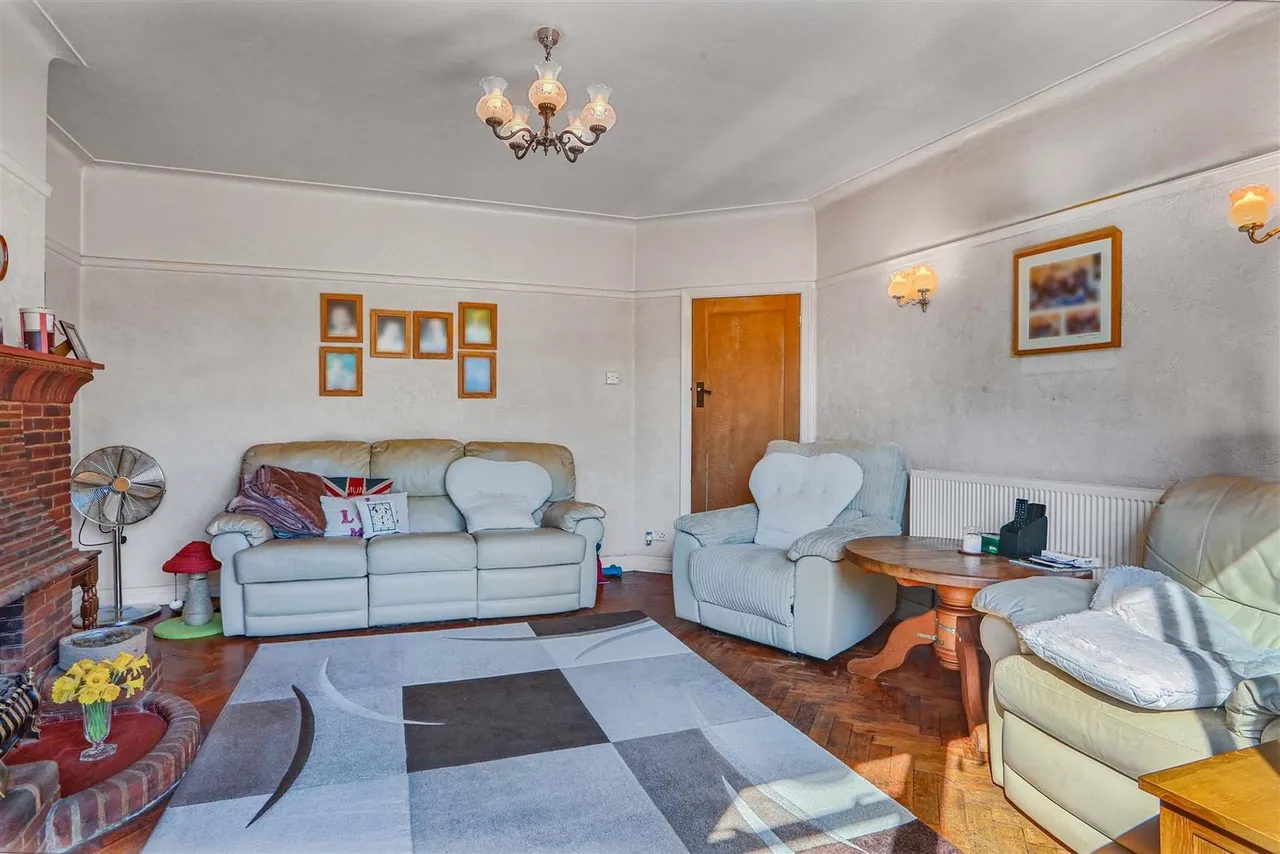 Park Road, Cheam Village, SM3 8PY, photo 5