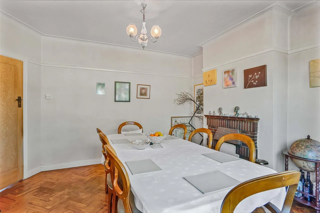 Park Road, Cheam Village, SM3 8PY, photo 4