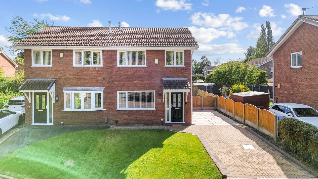 3 bed house for sale — Nairn Close, Fearnhead, Warrington, Warrington, WA2 0TE