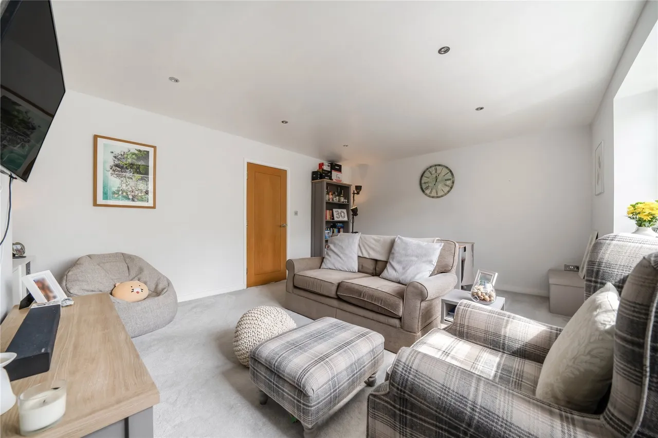 Tweedy Road, Bromley, BR1, photo 17