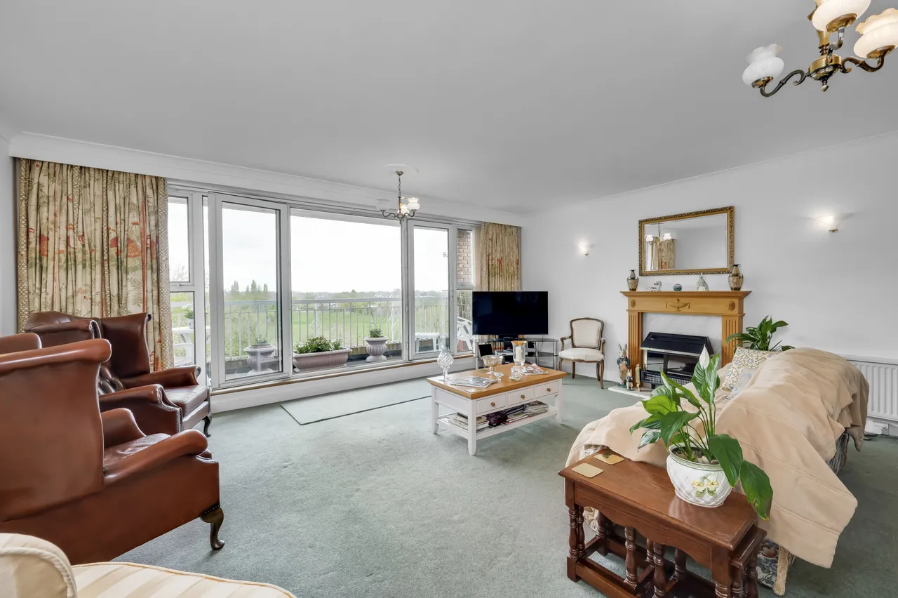 Oatlands Drive, Weybridge, KT13, photo 4
