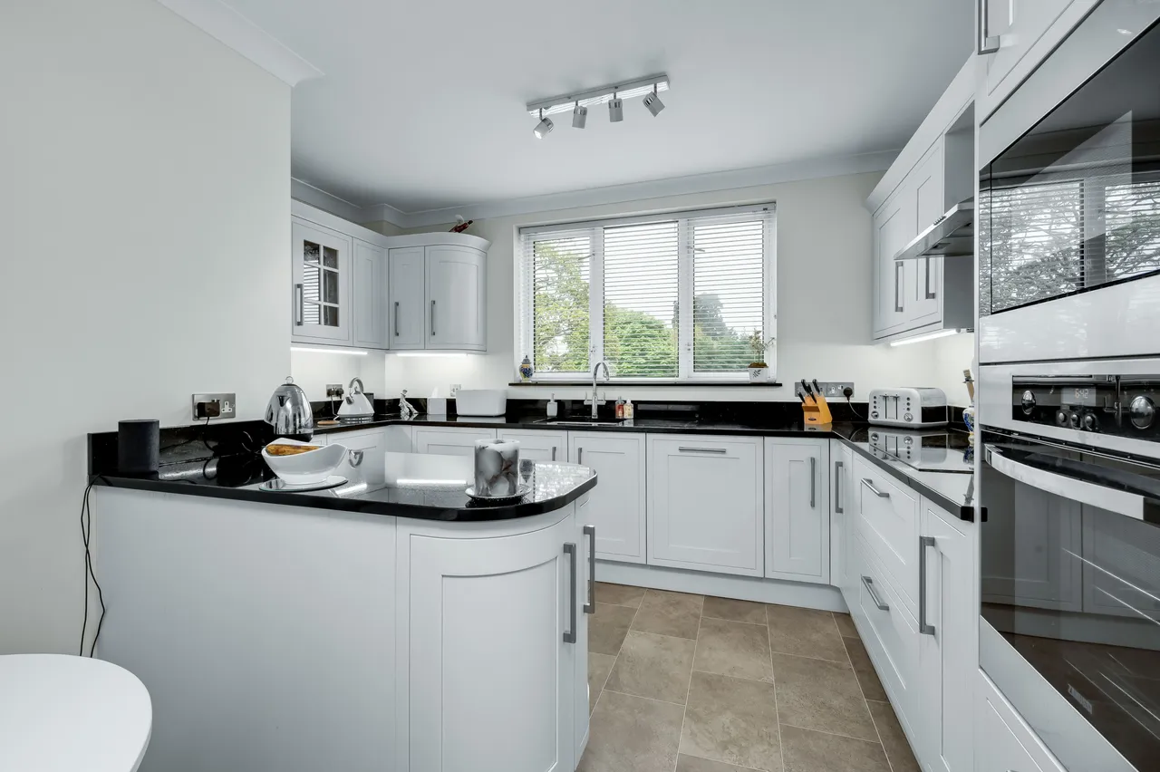 Oatlands Drive, Weybridge, KT13, photo 6