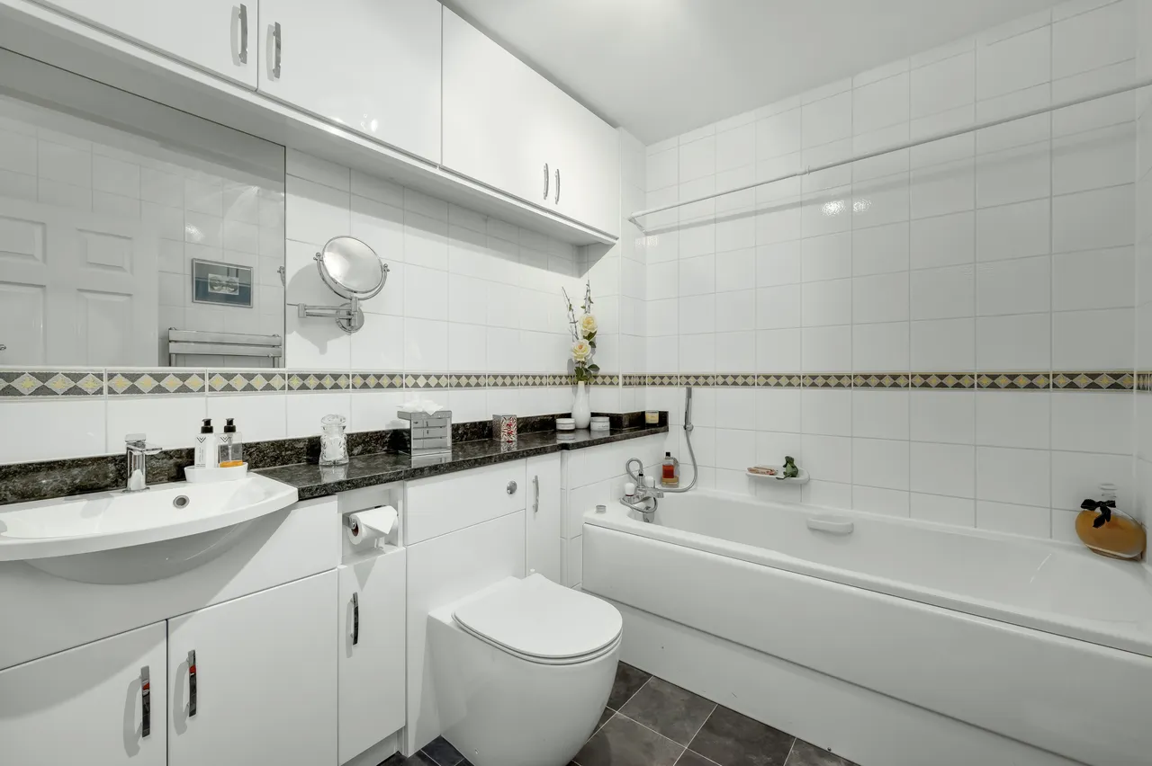 Oatlands Drive, Weybridge, KT13, photo 10