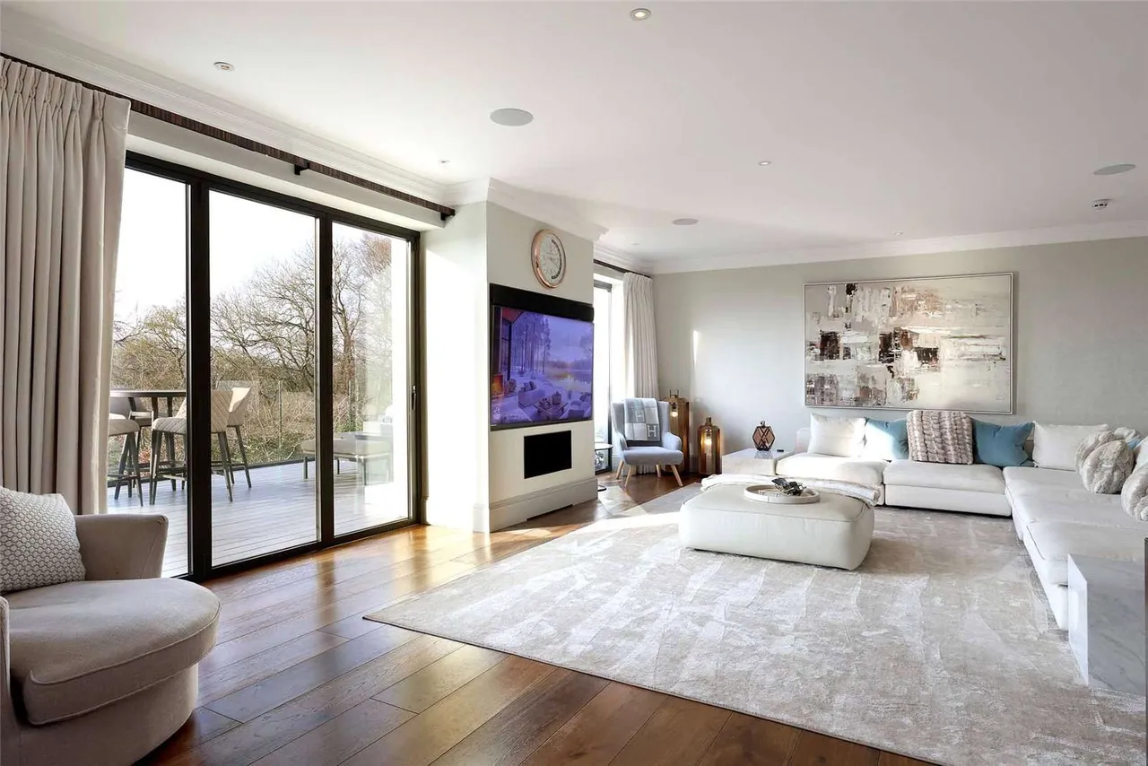 Harvest Hill, Bourne End, Buckinghamshire, SL8 5JJ, photo 9