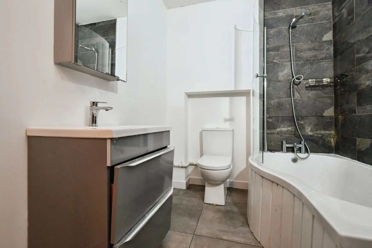 Ammanford Road, Llandybie, SA18, photo 9