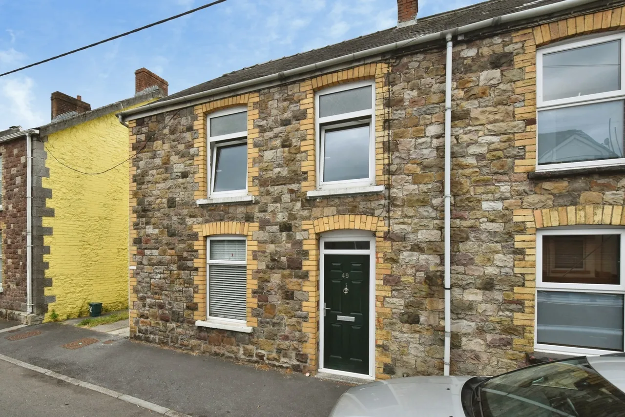 3 bed house for sale, Ammanford Road, Llandybie, SA18