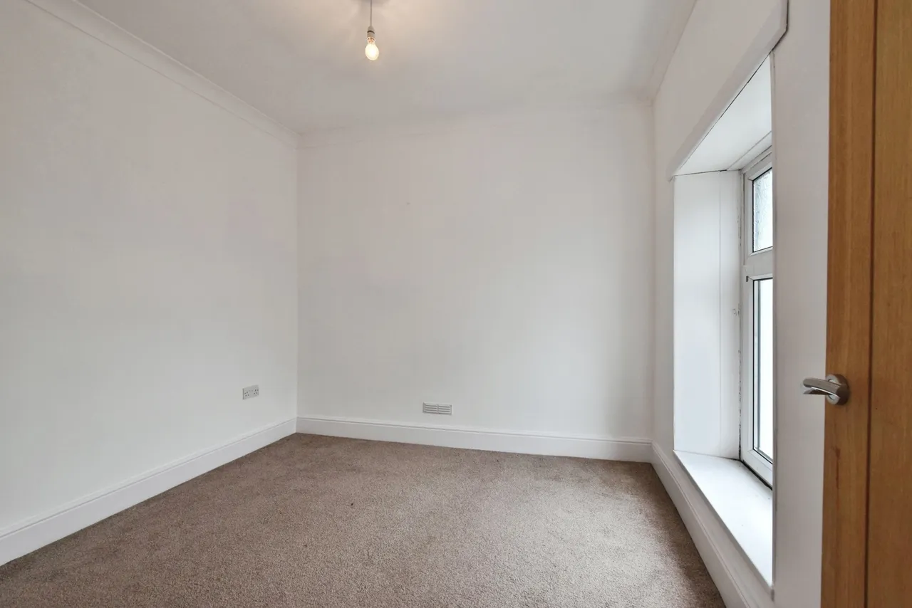 Ammanford Road, Llandybie, SA18, photo 12
