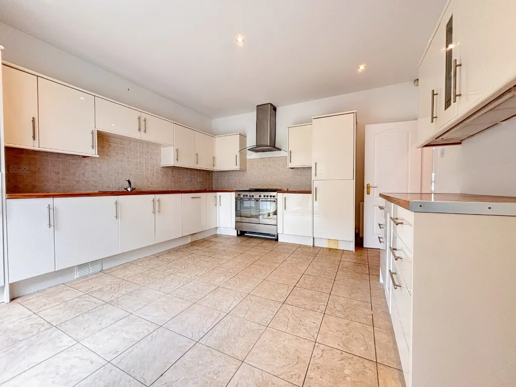 Dunlop Crescent, South Lanarkshire, Bothwell, G71 8SG, photo 5