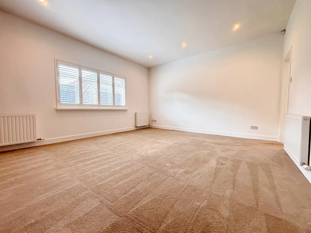 Dunlop Crescent, South Lanarkshire, Bothwell, G71 8SG, photo 3