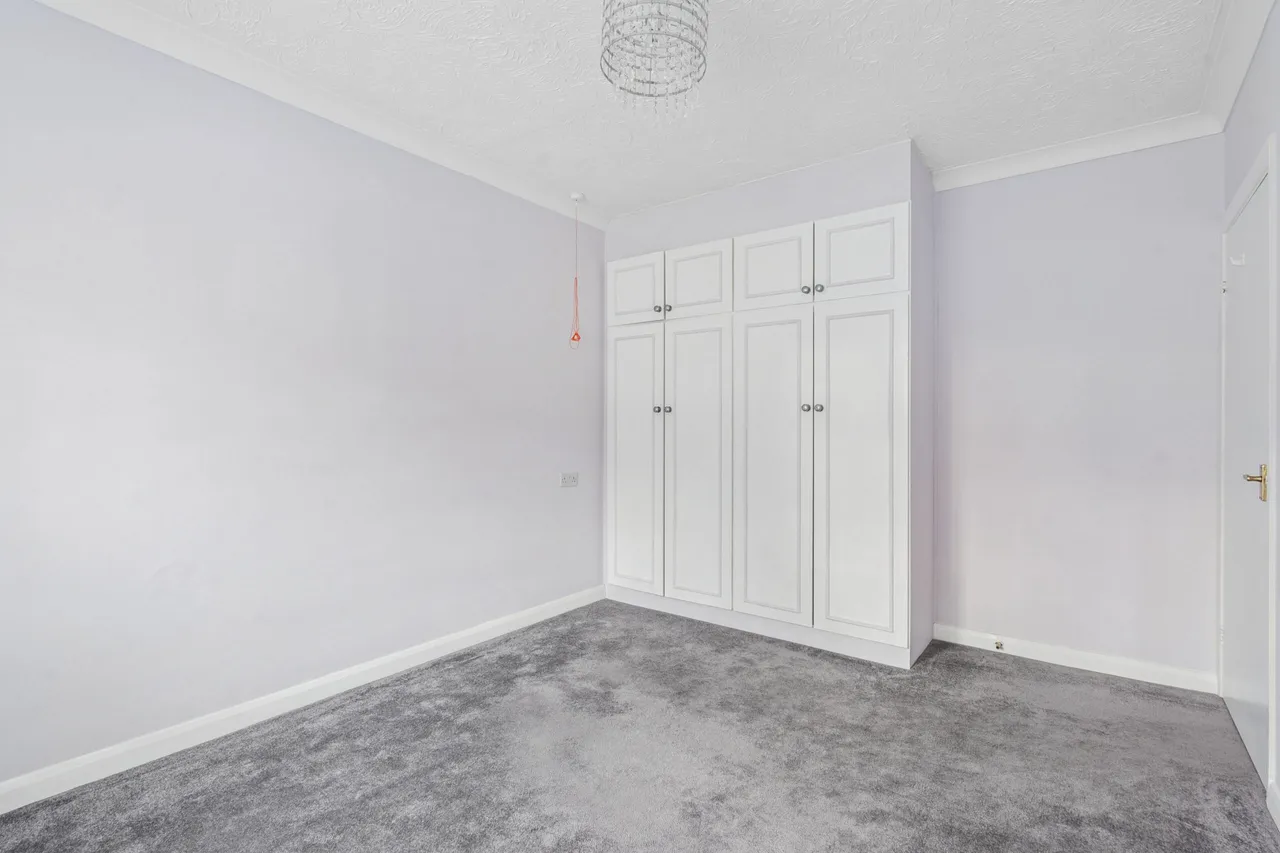 High Street, Bushey, WD23, photo 9