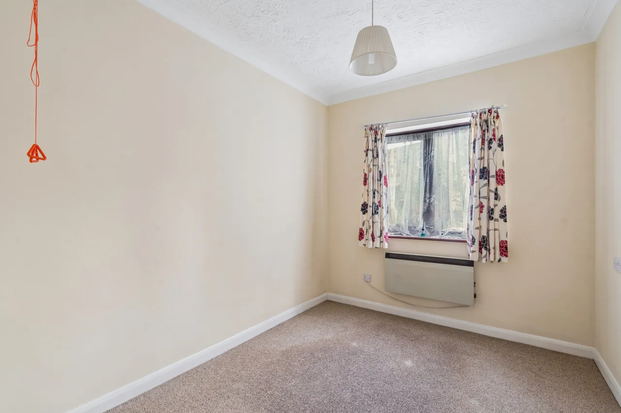 High Street, Bushey, WD23, photo 10