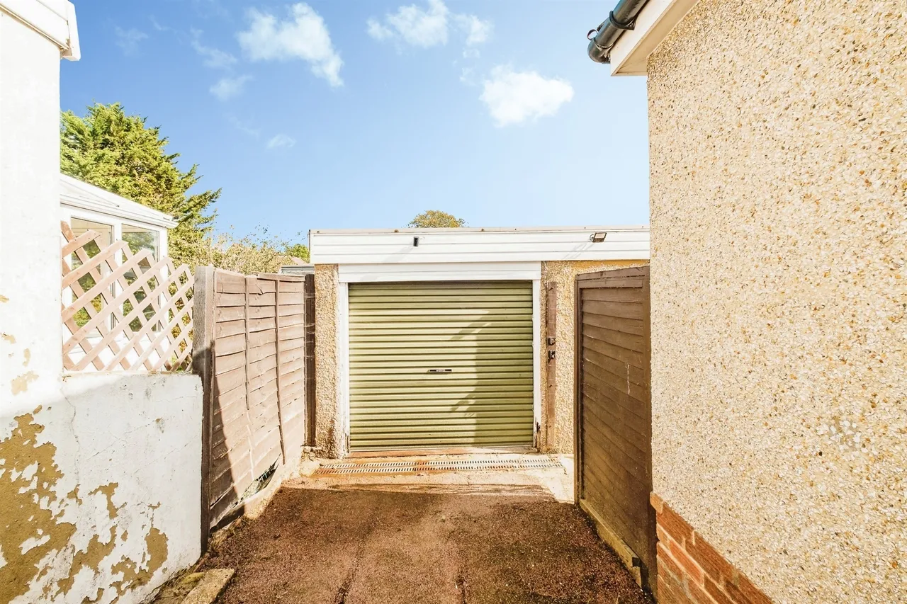 Downside Avenue, Worthing, BN14, photo 3