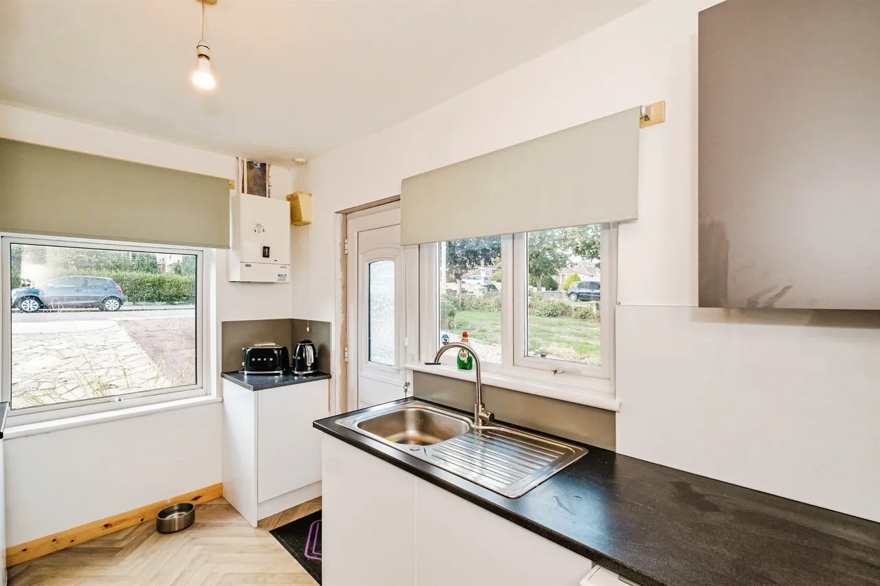 Downside Avenue, Worthing, BN14, photo 8