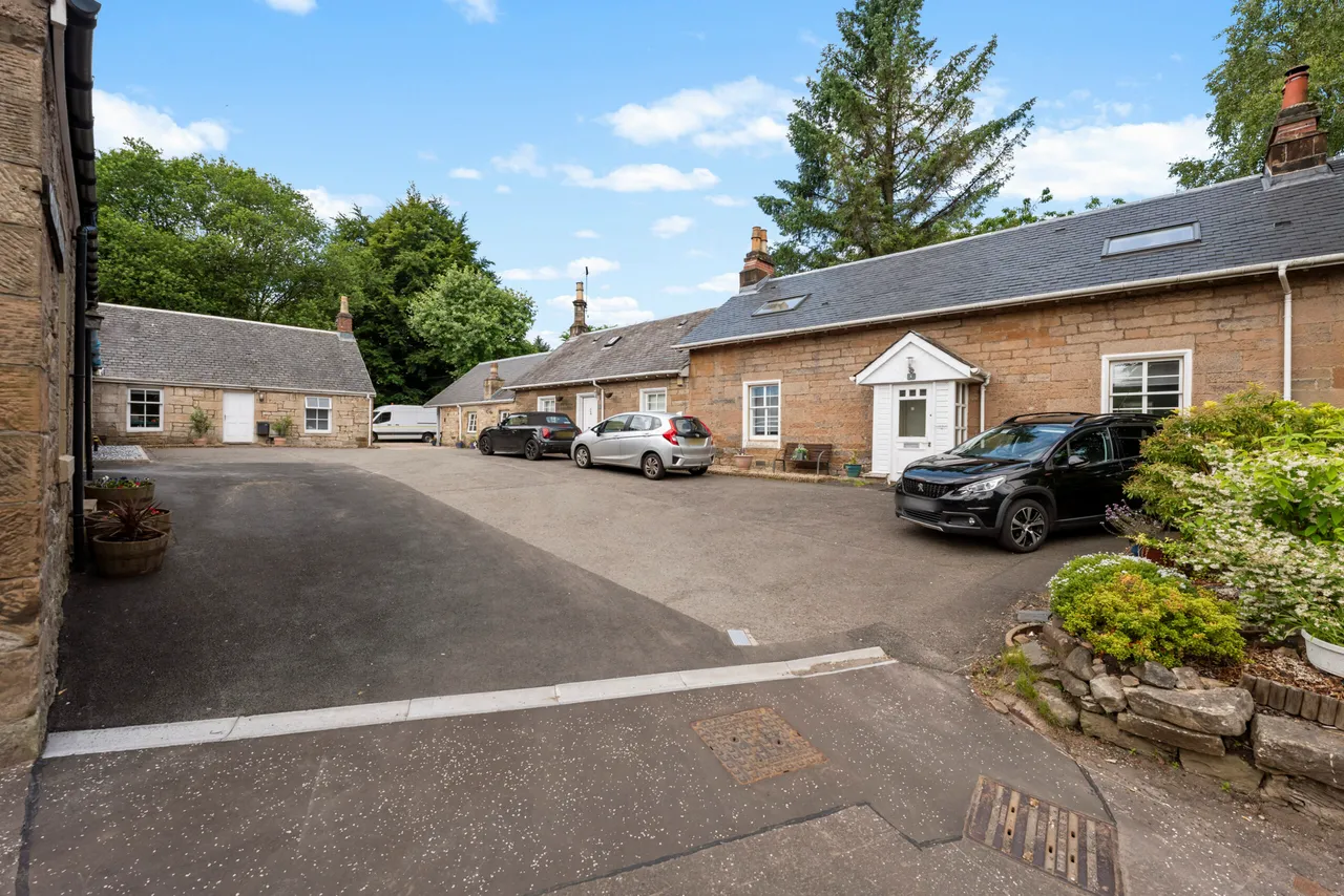 1 Canniesburn Square, Bearsden, G61 1QW, photo 14