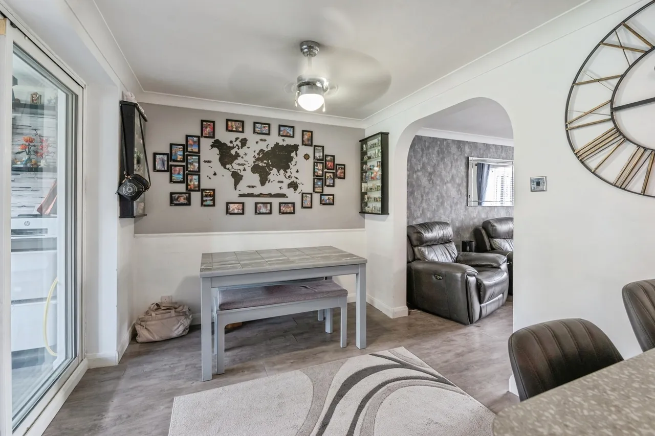 Douglas Close, GRAYS, Essex, RM16, photo 5