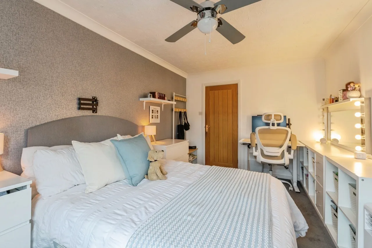 Douglas Close, GRAYS, Essex, RM16, photo 16
