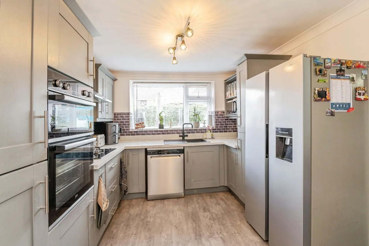 Douglas Close, GRAYS, Essex, RM16, photo 4
