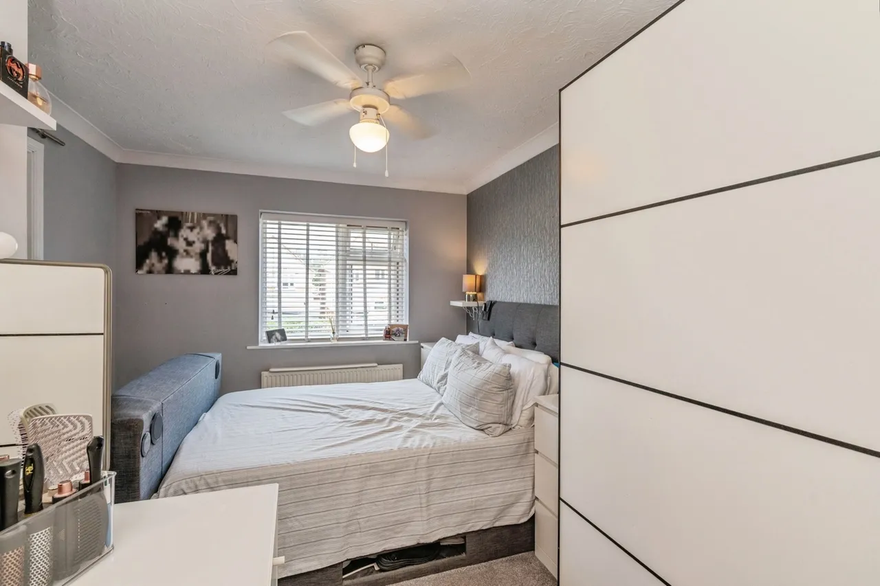 Douglas Close, GRAYS, Essex, RM16, photo 20