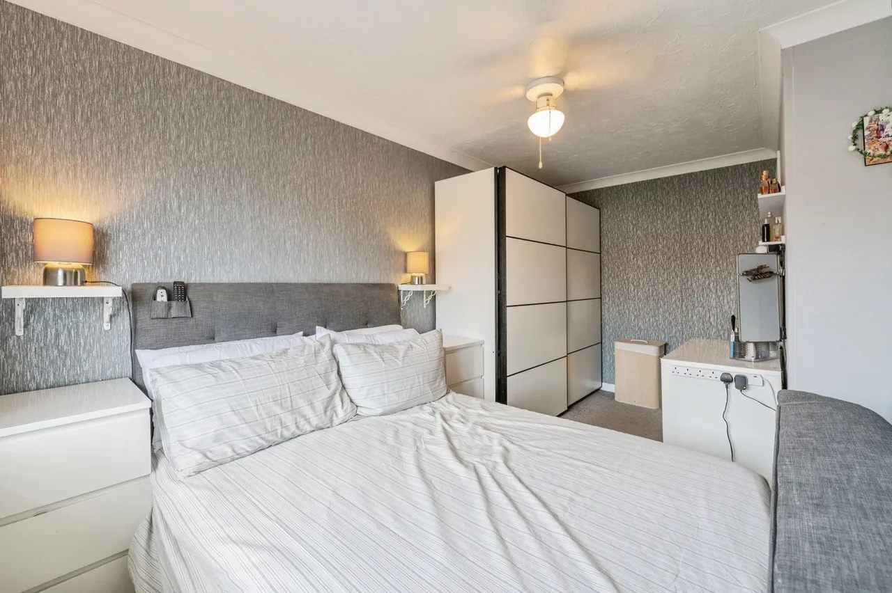 Douglas Close, GRAYS, Essex, RM16, photo 19