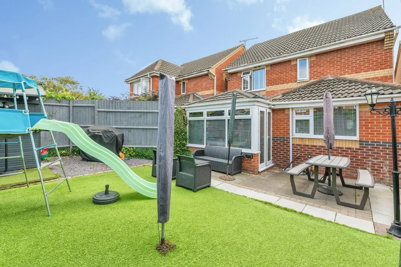 Douglas Close, GRAYS, Essex, RM16, photo 14