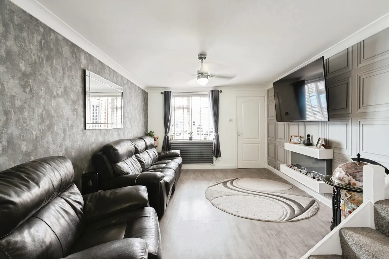 Douglas Close, GRAYS, Essex, RM16, photo 3