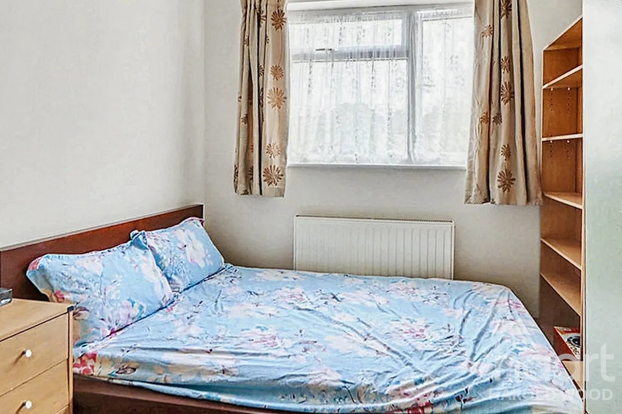 Avenue Road, Harold Wood, RM3, photo 8