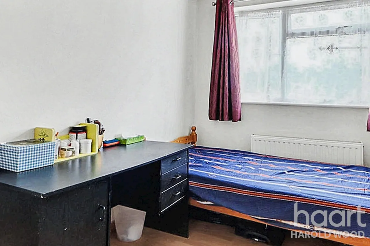 Avenue Road, Harold Wood, RM3, photo 11