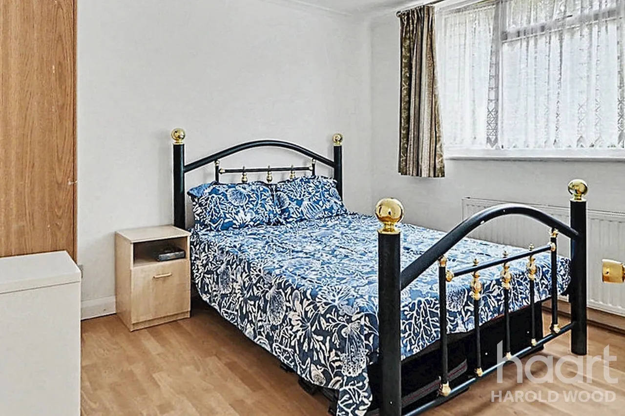 Avenue Road, Harold Wood, RM3, photo 10
