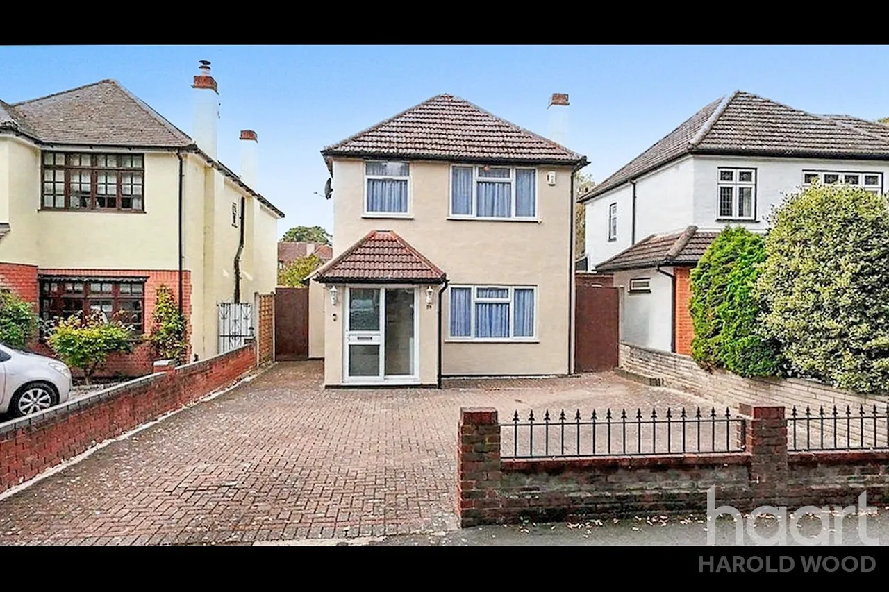 5 bed house for sale, Avenue Road, Harold Wood, RM3