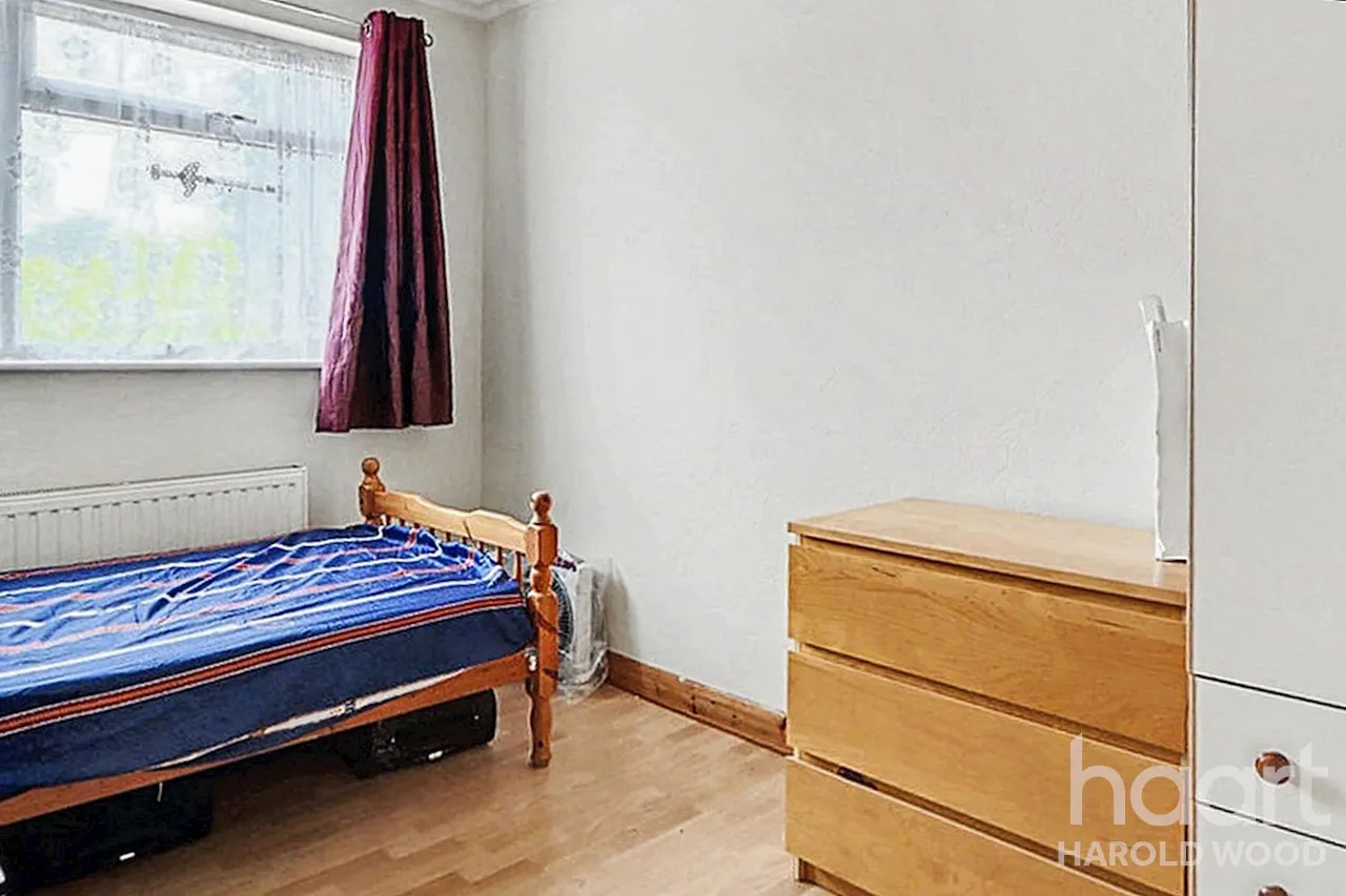 Avenue Road, Harold Wood, RM3, photo 9