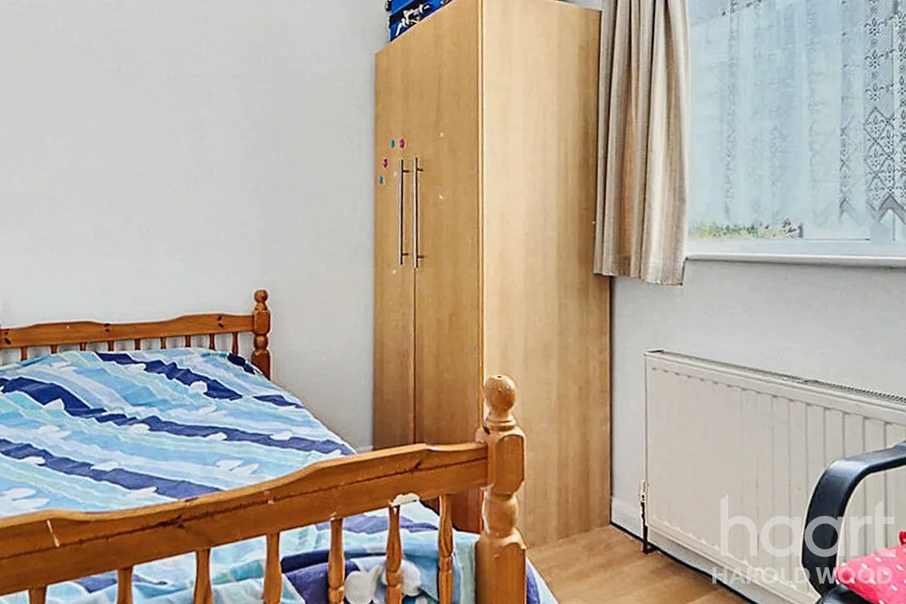 Avenue Road, Harold Wood, RM3, photo 12