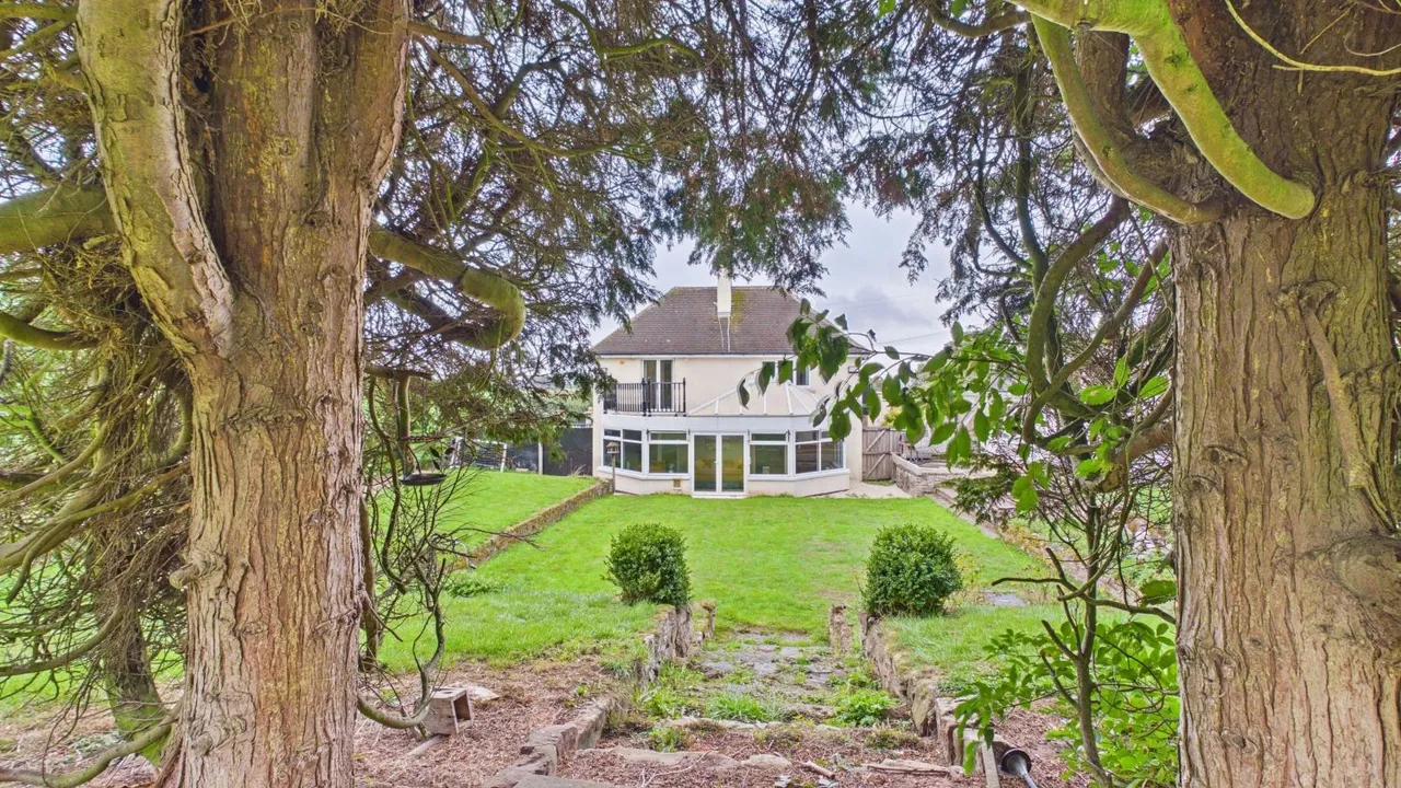 West Winds County Lane, Kingswood, WV7, photo 53