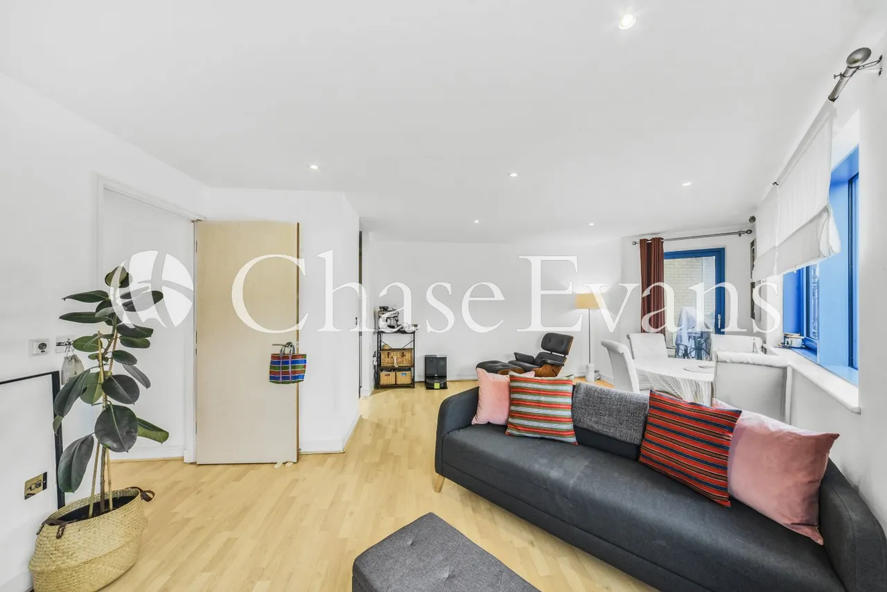 2 bed flat for sale, Western Gateway, Royal Docks, E16