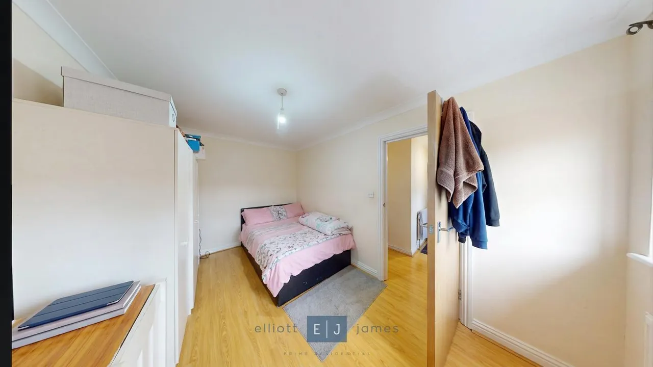 High Street, Barkingside, Ilford, photo 6