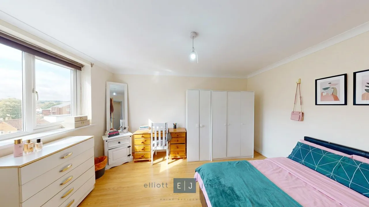 High Street, Barkingside, Ilford, photo 5