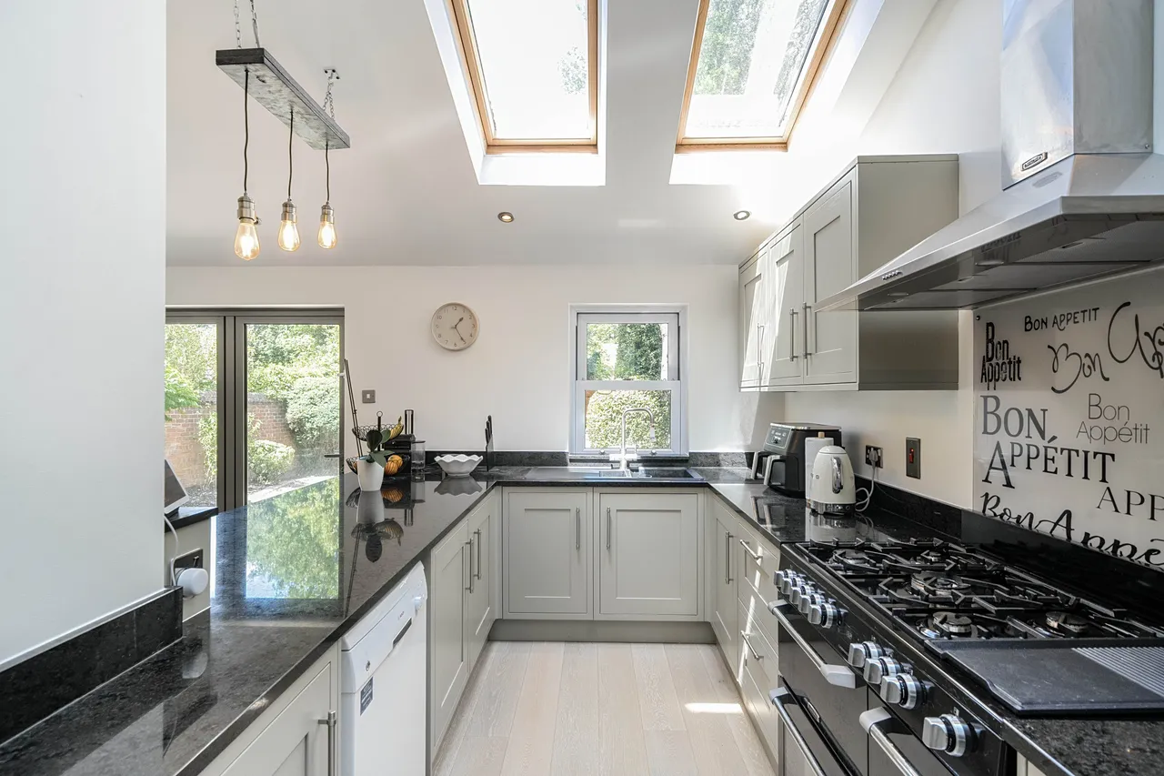 5 bed house for sale — 96 Waddon Road, Croydon