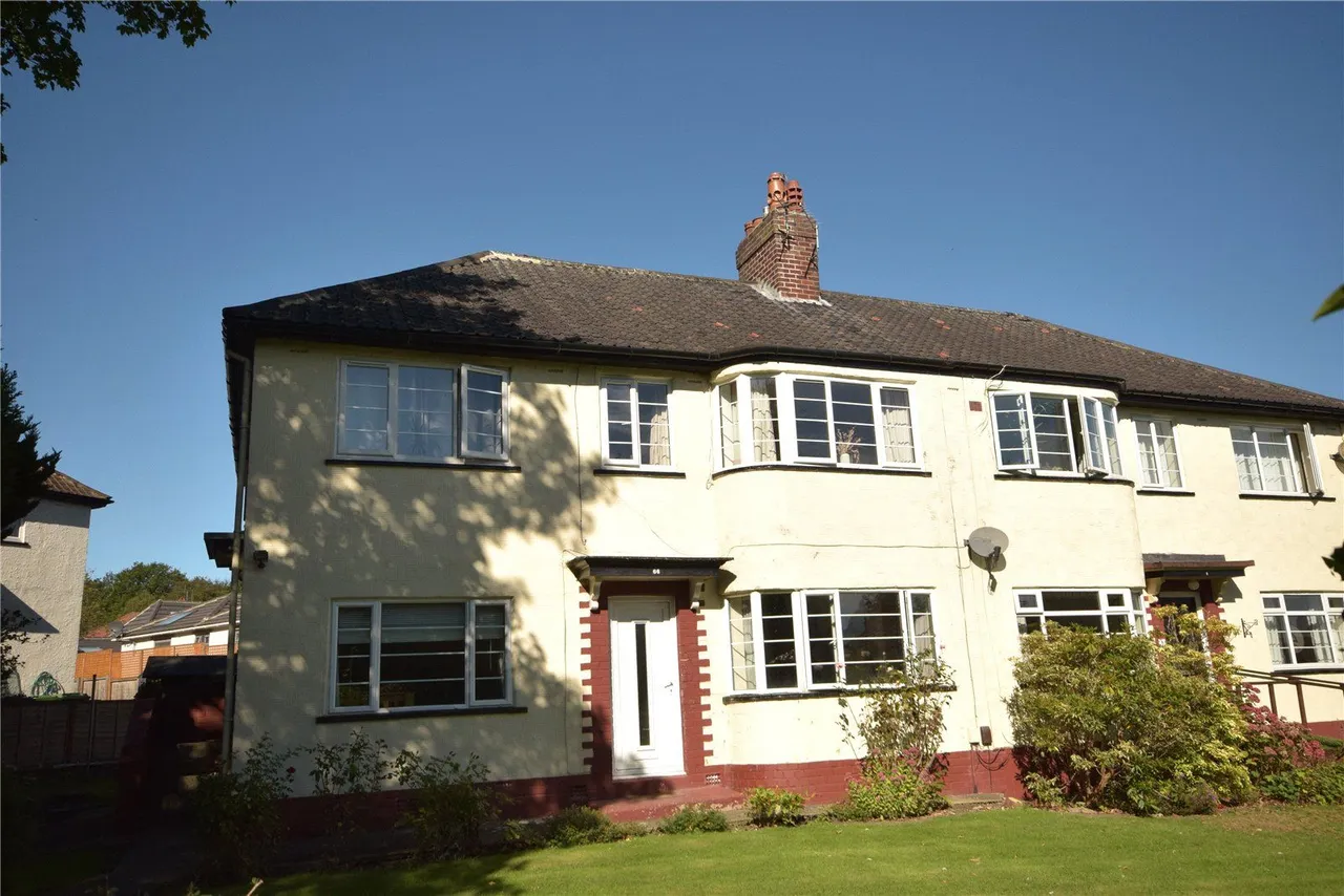 2 bed flat for sale, New Adel Lane, Leeds, LS16