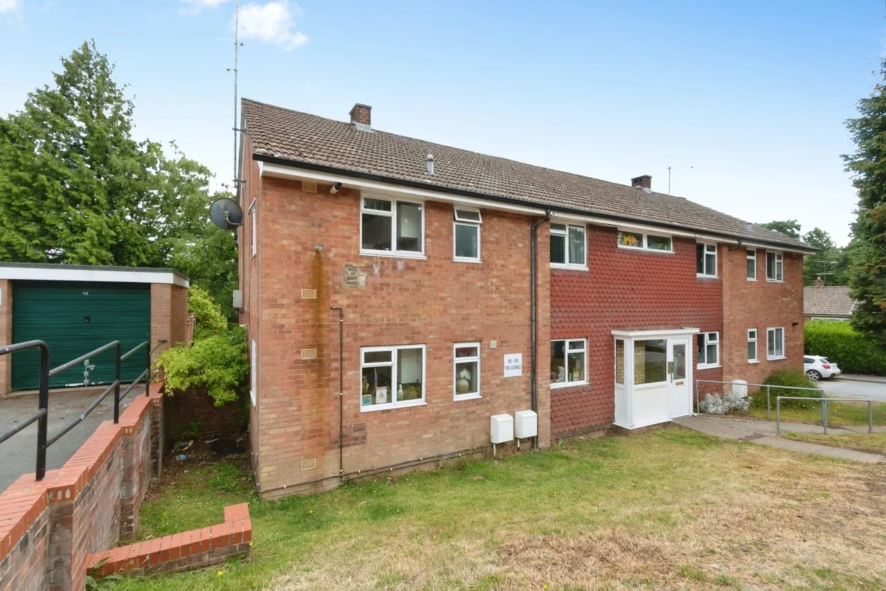 The Avenue, Lightwater, GU18, photo 12