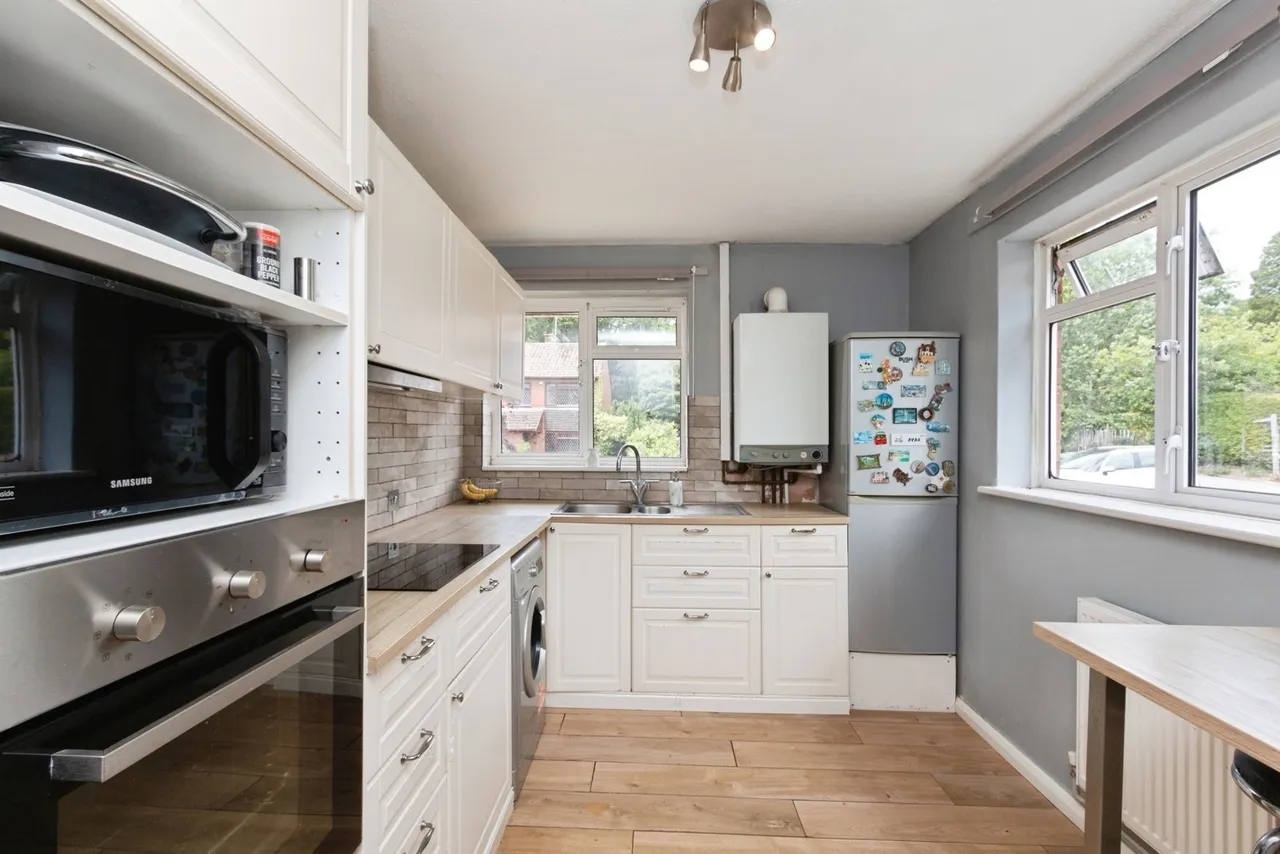 The Avenue, Lightwater, GU18, photo 16