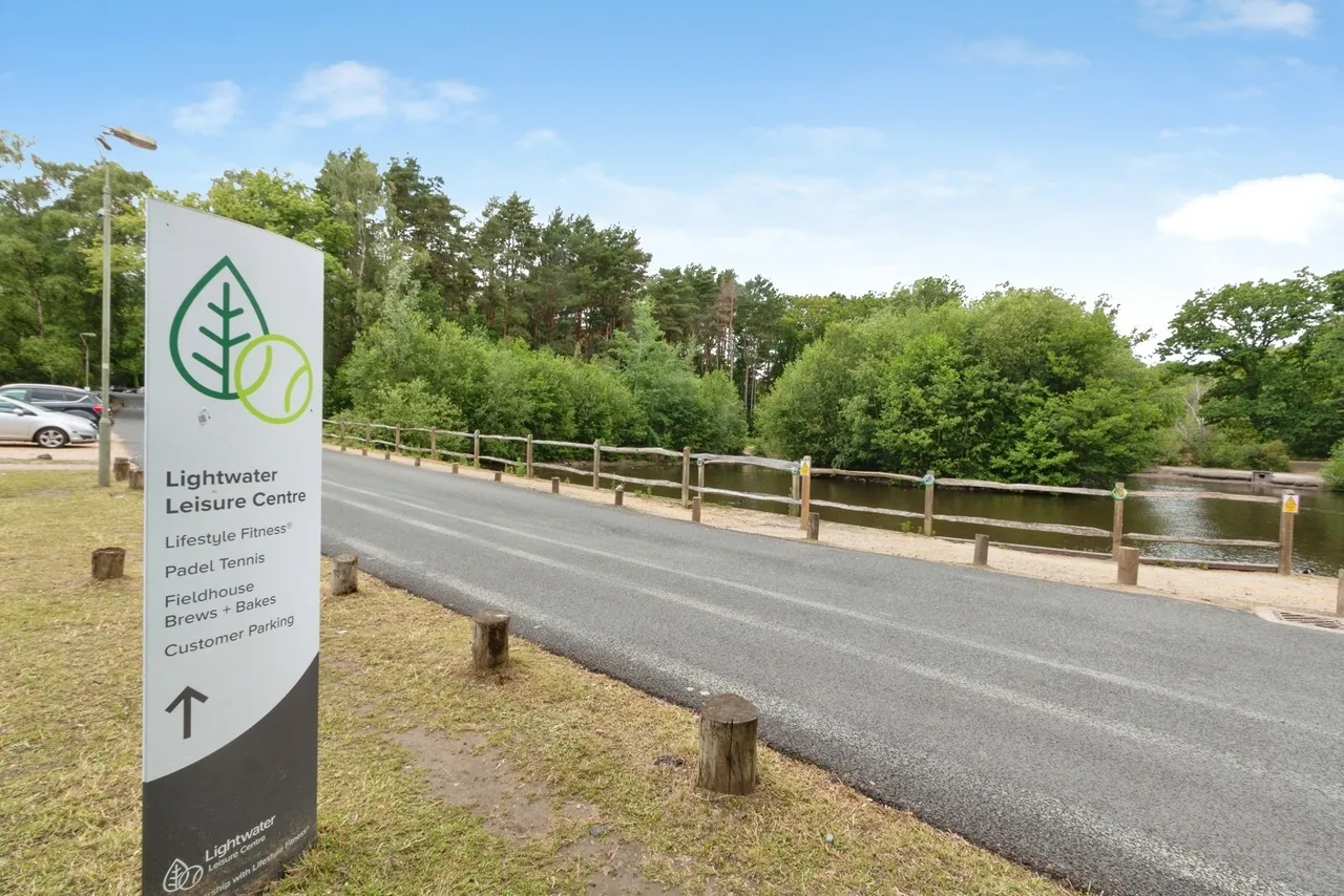 The Avenue, Lightwater, GU18, photo 10