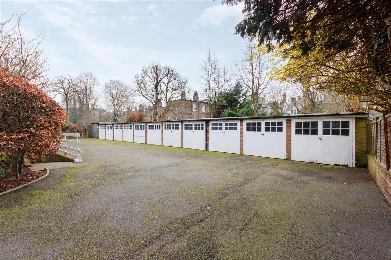 Haverstock Hill, London, NW3, photo 10