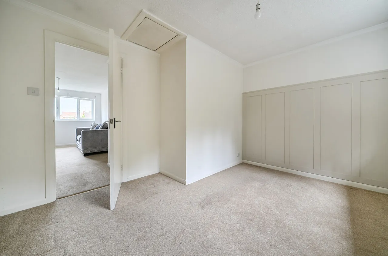 Burdock Close, Lightwater, Surrey, GU18 5YP, photo 8