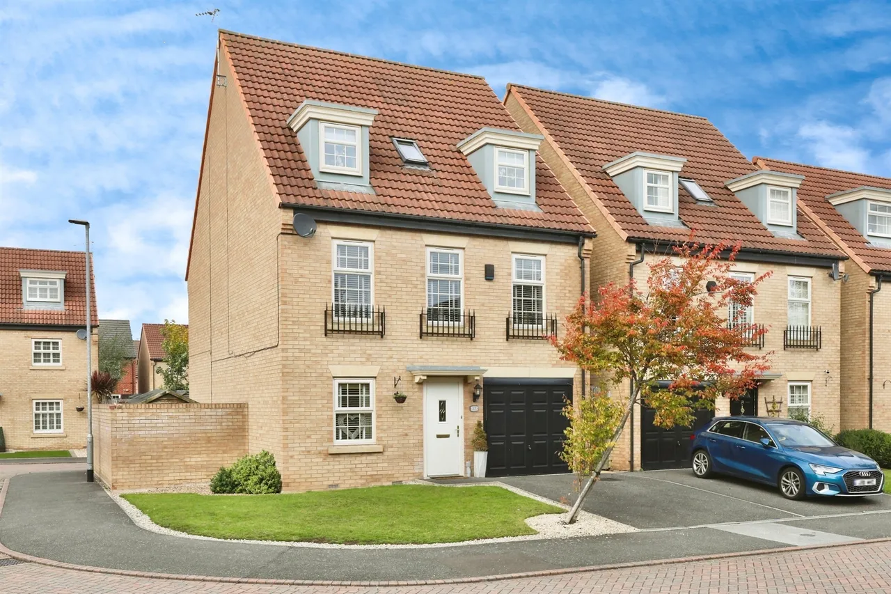 4 bed house for sale — Rose Bowl Gardens, RETFORD