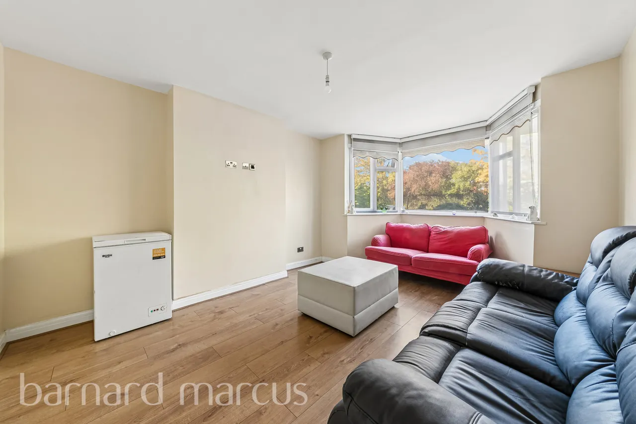 4 bed house to rent — Wide Way, MITCHAM