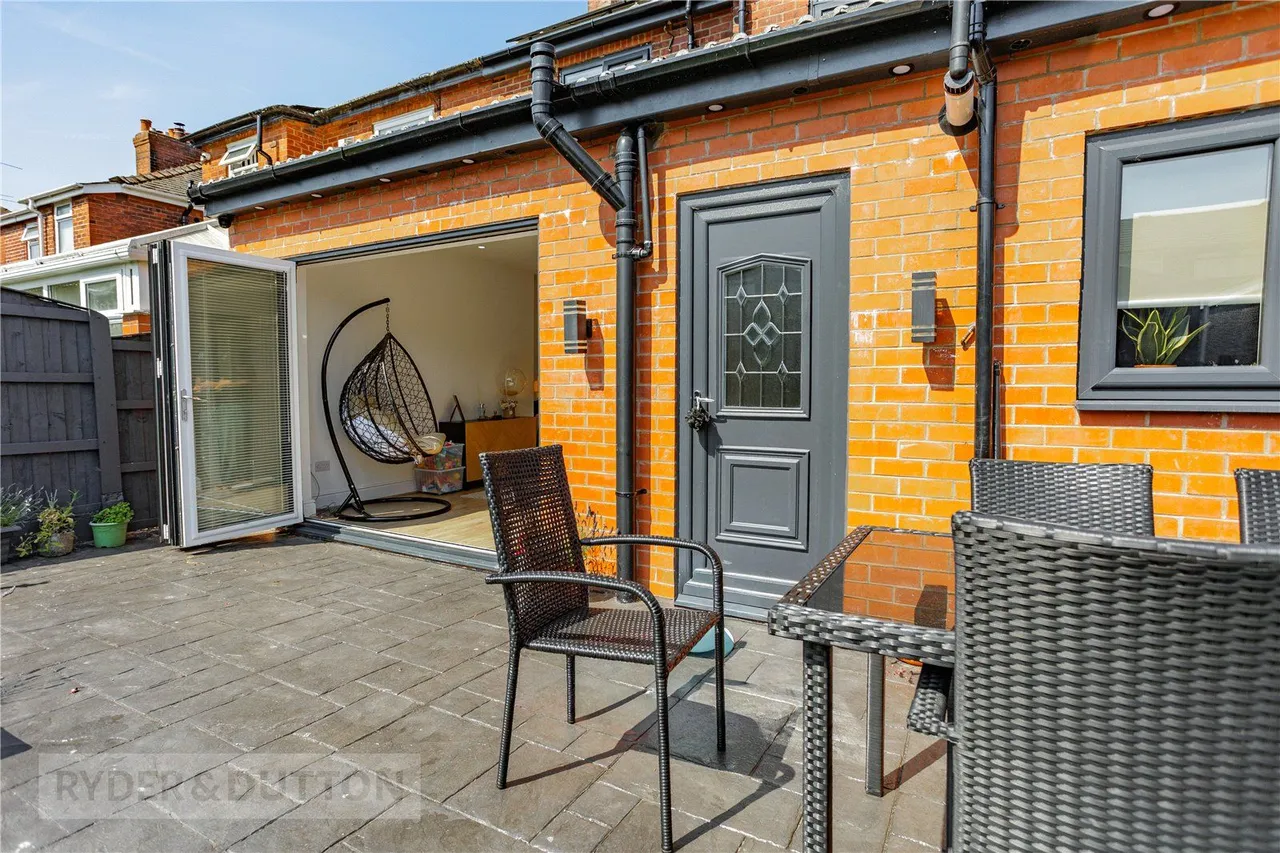 Broadway, Chadderton, OL9, photo 31