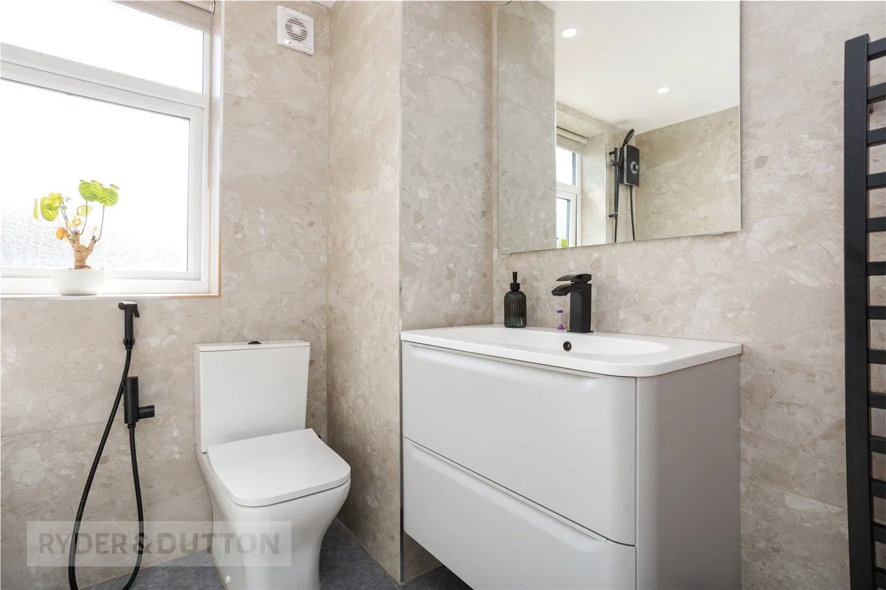 Broadway, Chadderton, OL9, photo 26