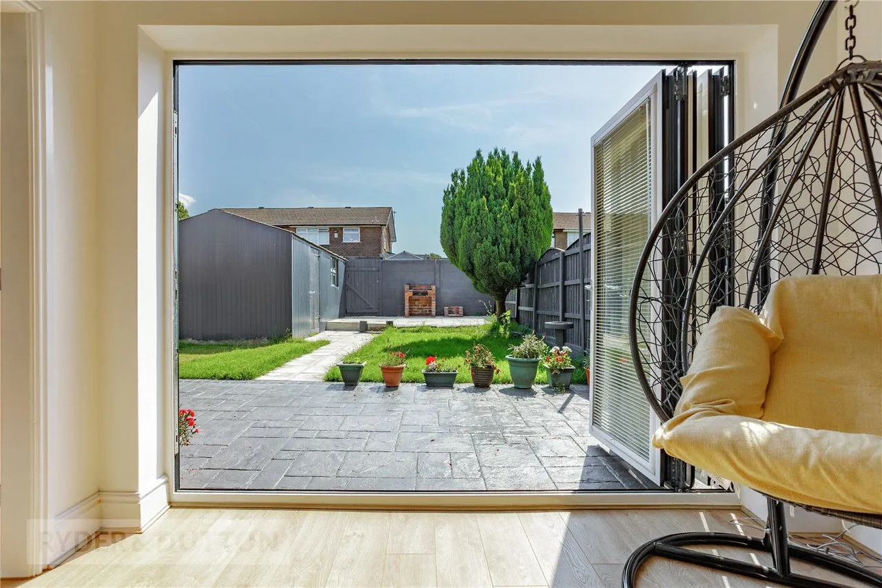 Broadway, Chadderton, OL9, photo 4