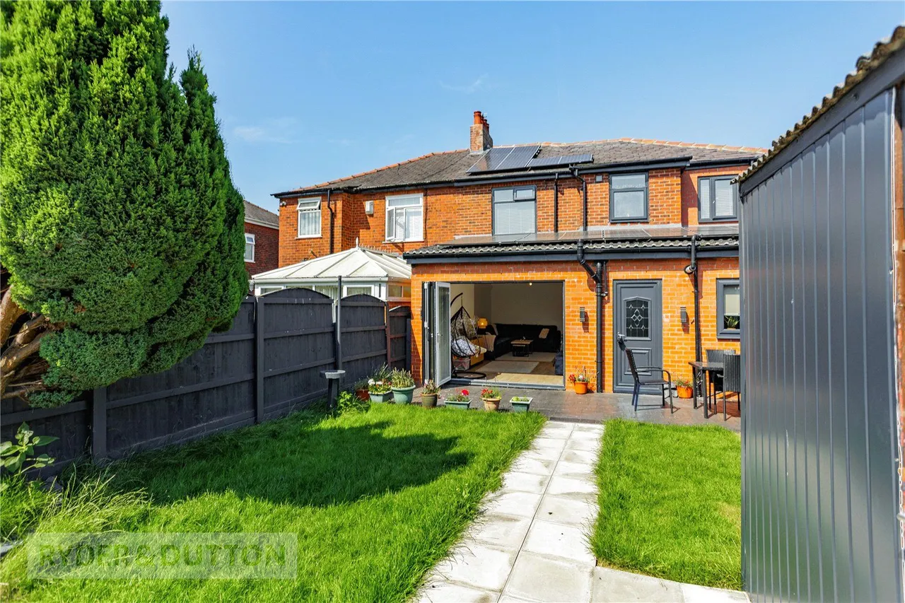 Broadway, Chadderton, OL9, photo 29